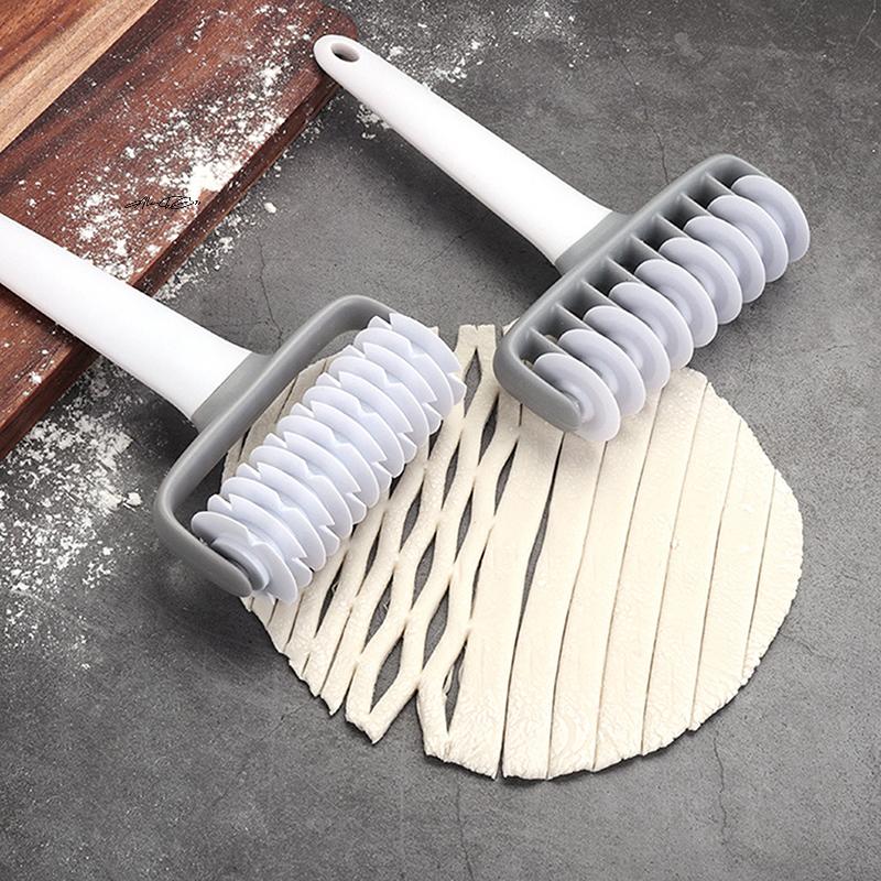 1Pc Smooth Turning Dough Roller Cutter Cookie Cake Net Kitchen Gadget for Restaurant Pizza Baking Tool
