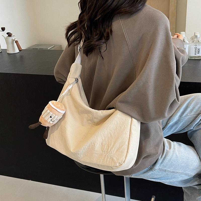 Commuter to work women's bag Korean version large capacity Oxford cloth crossbody dumpling bag versatile ins texture single shoulder armpit bag