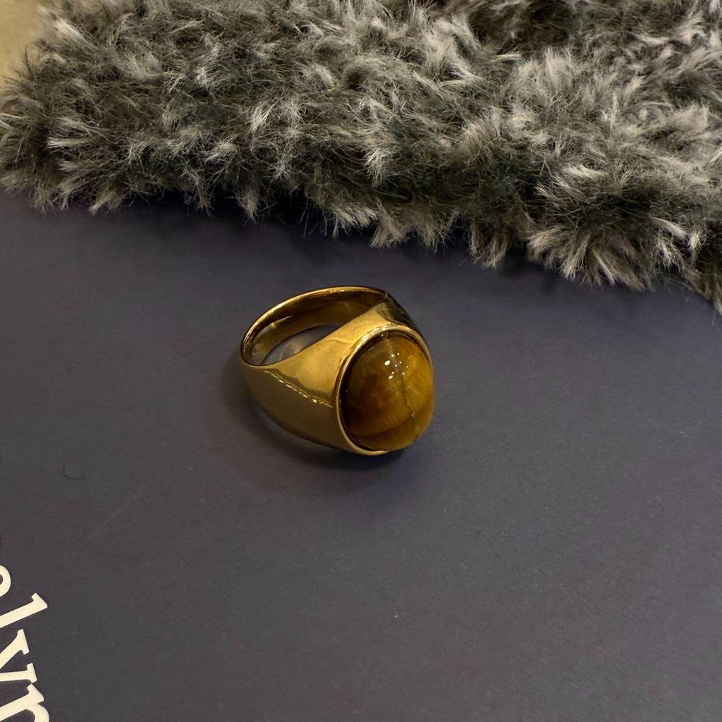 Titanium Steel Oval Agate Stone Gold Ring - Women's Niche Fashion Accessory