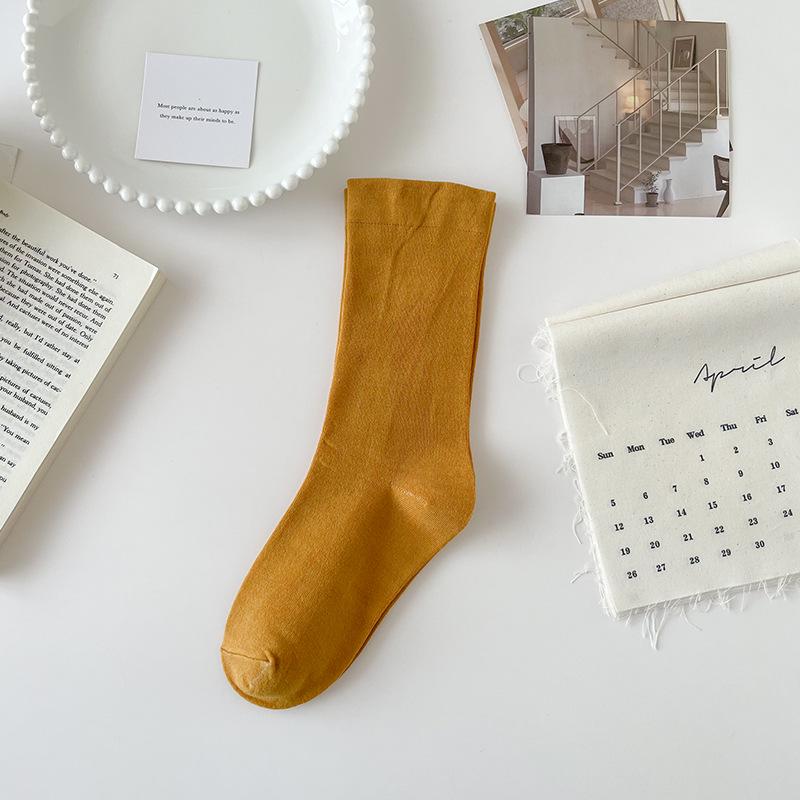 Women's Mid-Calf Socks: Autumn/Winter Maternity Loose-Fit, Solid Color, Trendy Spring Pile Socks in Black or White