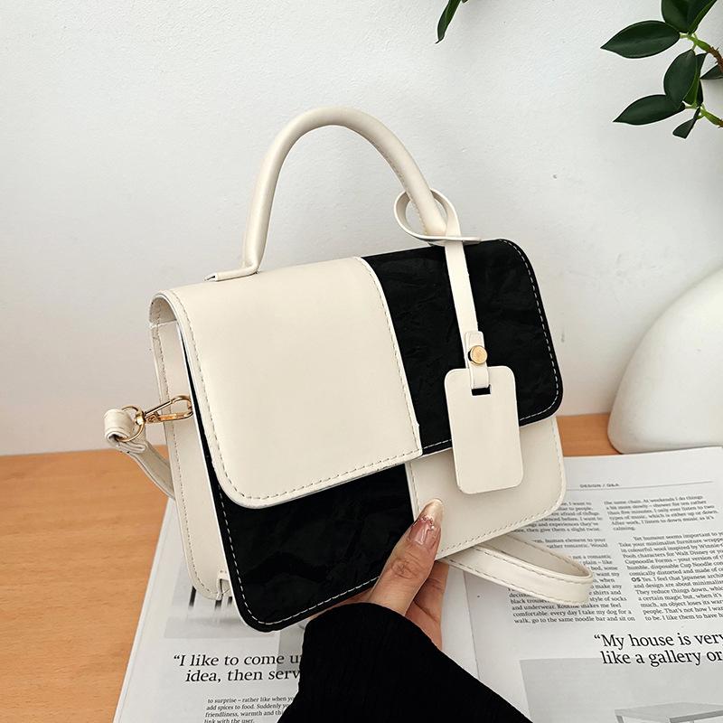 

Сочетание цветов, популярный модный зарубежный стиль, маленькая квадратная сумка для通勤, женская универсальная летняя новинка, изысканный нишевый дизайн, сумка-мессенджер чёрный