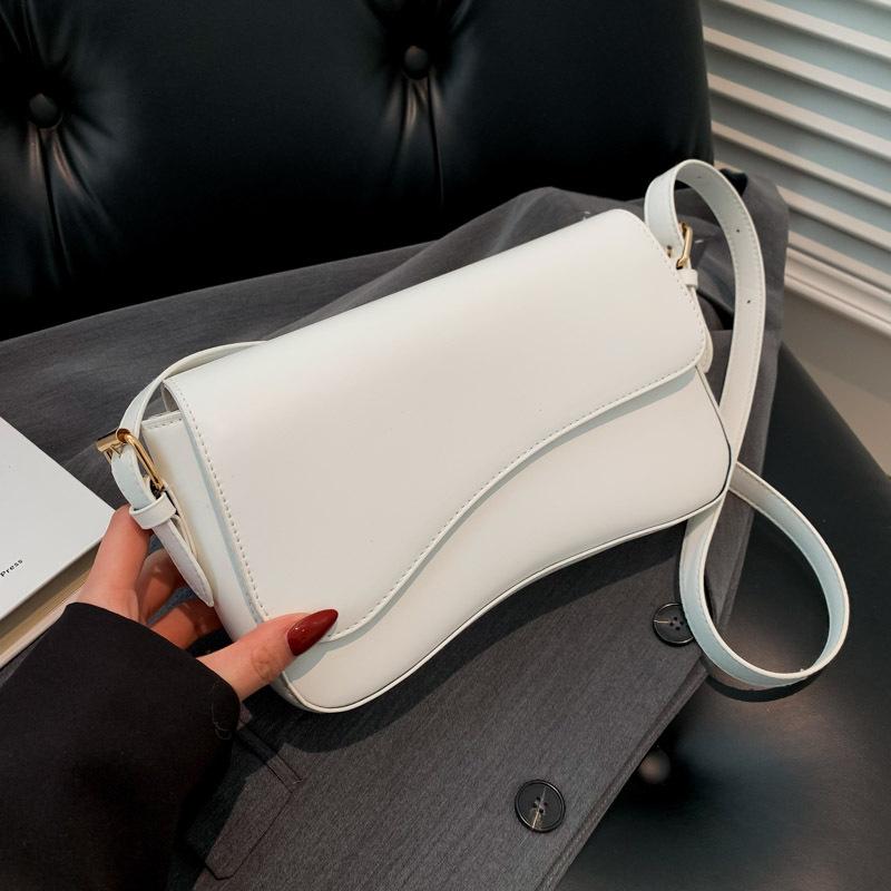Fashion Retro Commuter Shoulder Bag Women'S Winter Versatile Underarm Small Square Bag