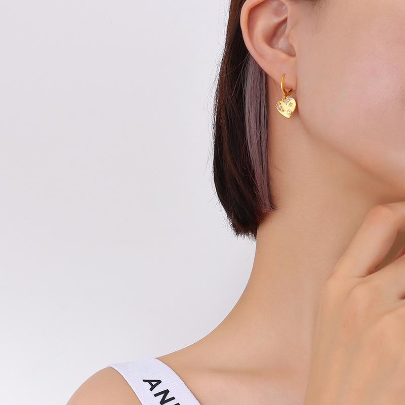 Qiong Yao French INS Style Retro Zirconia Heart Earring & Necklace Set, 18K Gold-Plated Copper.