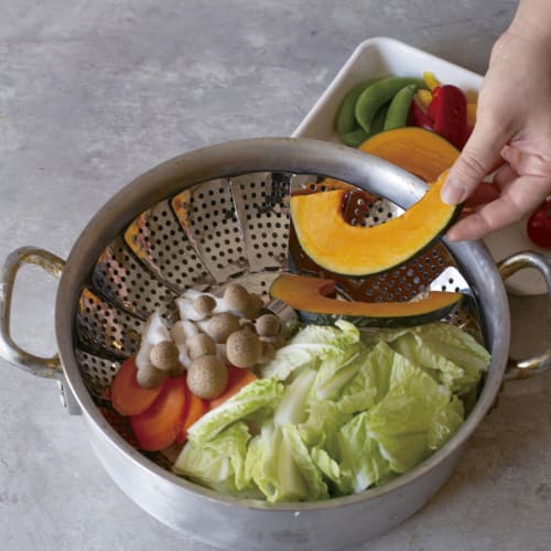 KAI KITCHEN Stainless Steel Large Free Size Steamer for 18-28cm Dishwasher Safe KAI KITCHEN Made in Japan DH8070