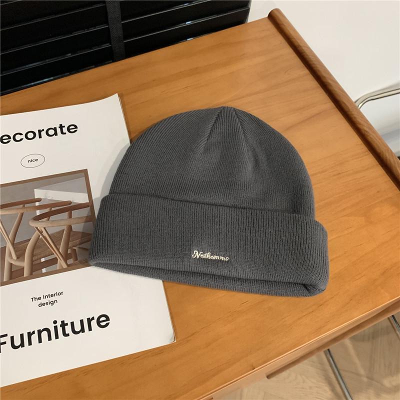 Unisex Wollmütze im koreanischen Stil mit gestickten Buchstaben, Übergröße, Dick, Warm, Ohrenschützendes Design. One Size brown