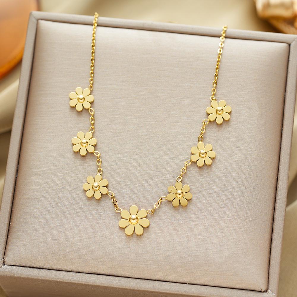 Exquisite 18K Gold-Plated Titanium Steel Necklace - Women's Clavicle Chain Jewelry, Fade-Resistant