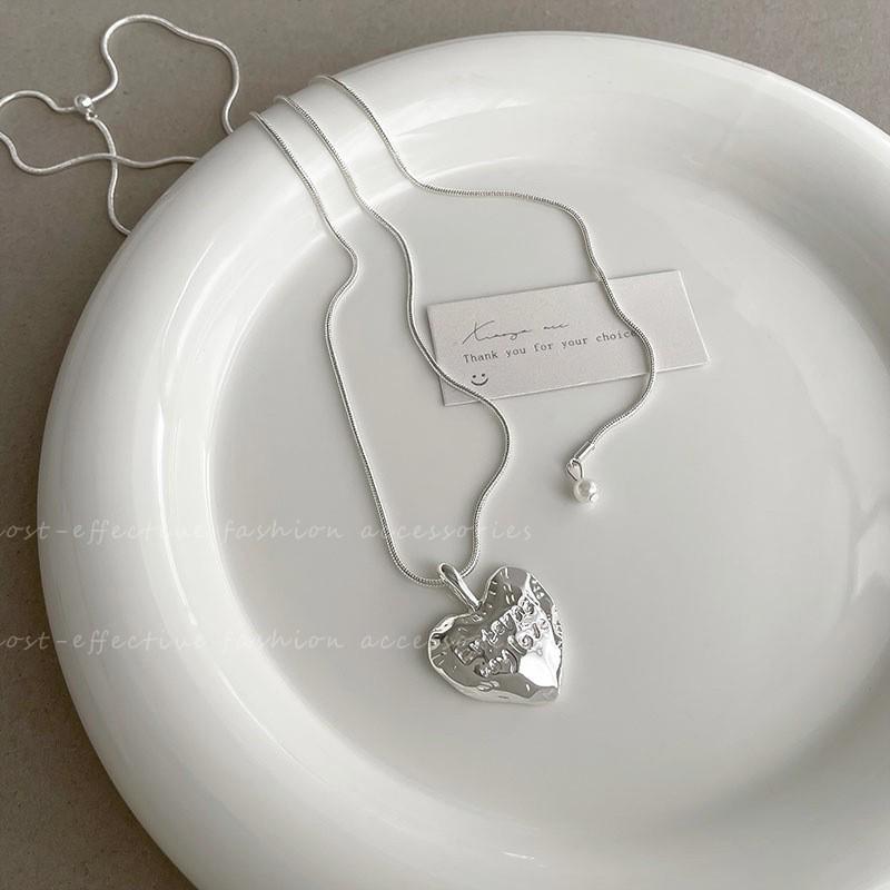 Blogger Reina's Heart Necklace: High-End Women's Black Rope Choker - Long Pendant for Spring & Autumn