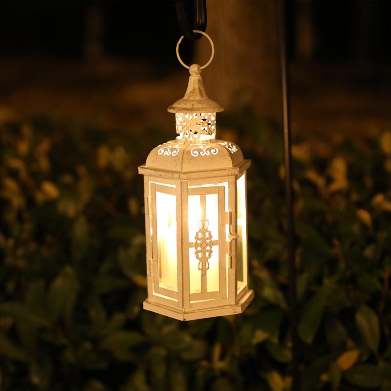 RTS Azioni USA Set di 2 Lanterne Candela Decorative in Metallo Bianco Vetro Stile Marocchino Vintage Portacandele Lanterna da Appendere