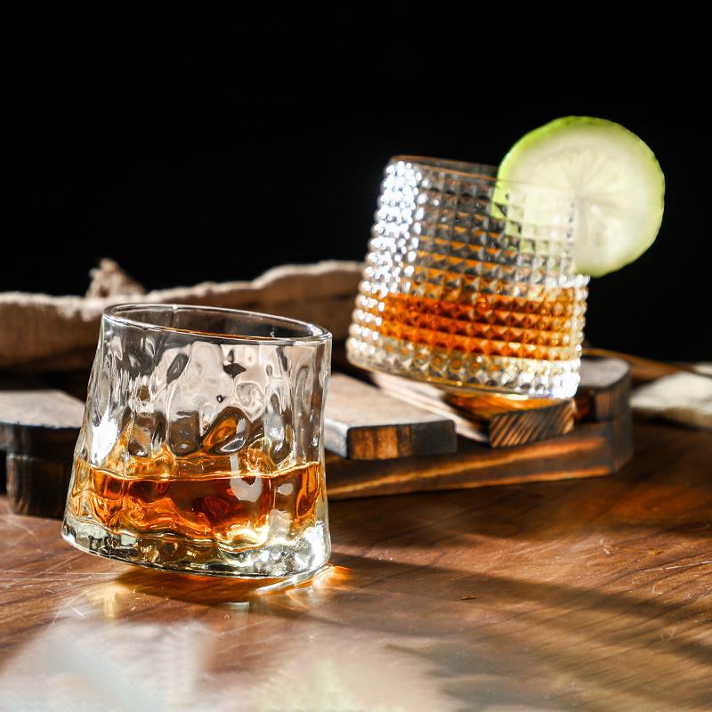 Kreativní sklenice na whisky Odolné točené sklo Koktejly Víno Brandy Šálek Voda Džus Čaj Hrnek Párty Sklenice na pití