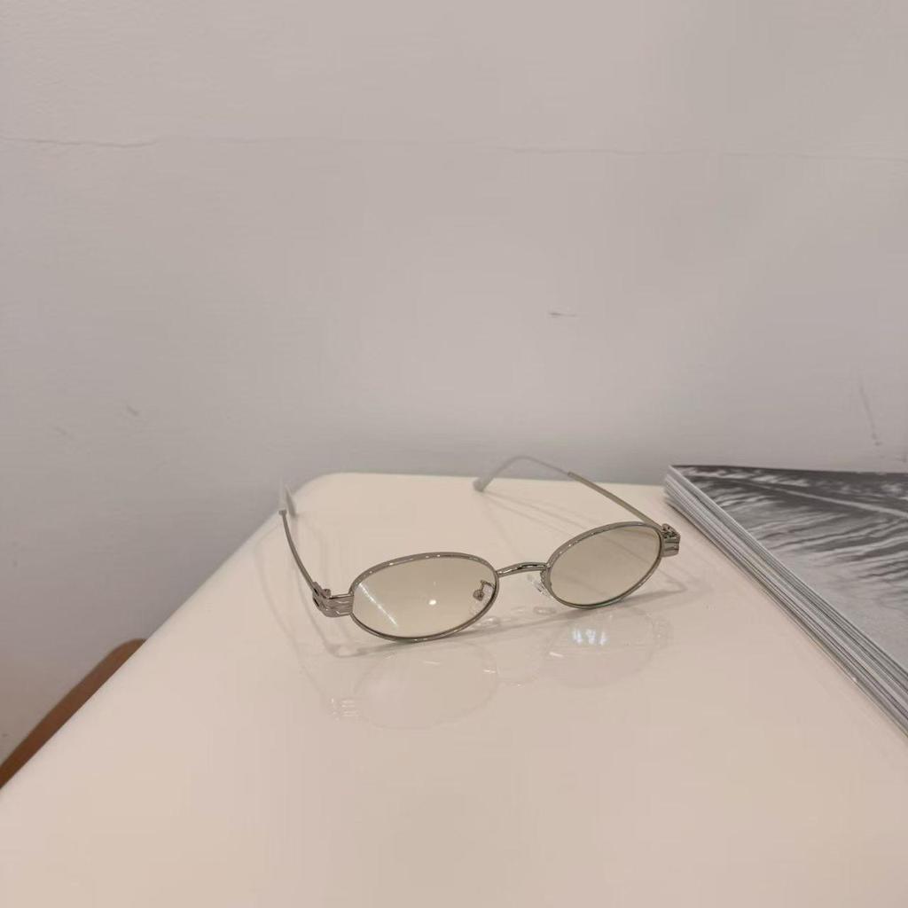 Vintage oval metal niche sunglasses women's advanced sense old money wind nerd anti-ultraviolet plain plain light glasses