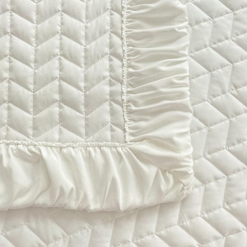 Pleated Cream Style Summer Quilt: Lightweight, Solid Color for Air Conditioning