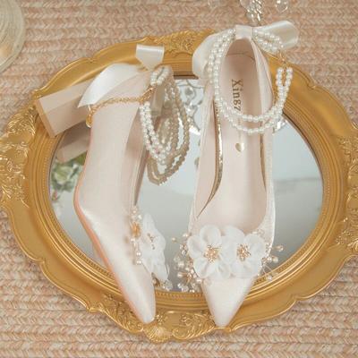 Elegante Blumen High Heels Pumps Frauen 2024 Neue Perle Ankle Strap Hochzeit Schuhe Frau String Bead Kleine Quadratische Ferse Braut schuhe