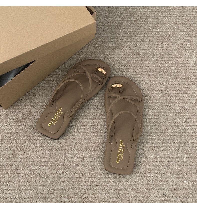 2025 French Style Women's Summer Retro Fashion Flat Toe-Covering Slippers: Chic & Slimming Design