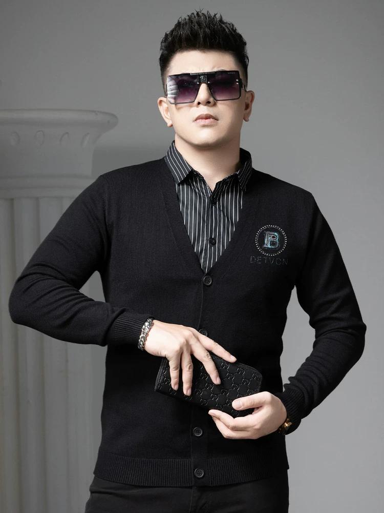 

European Style Autumn and Winter Cardigan Men s Sweater Trendy Rhinestone Gold-Stamped Faux Two-Piece Knit Sweater with Shirt Collar XL чёрный