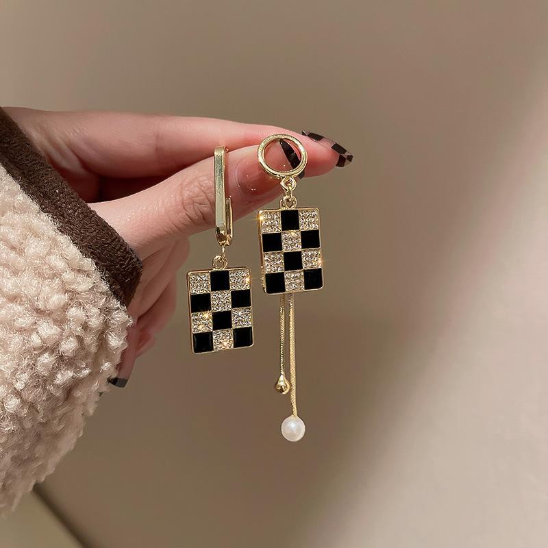 Black retro flower butterfly earrings temperament high-end stud earrings fashion niche versatile light luxury earrings