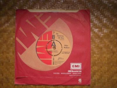 7inch Record MIKE MCGEAR - Do Nothing All Day EMI2484PROMO EMI 1976 UK Pop Used