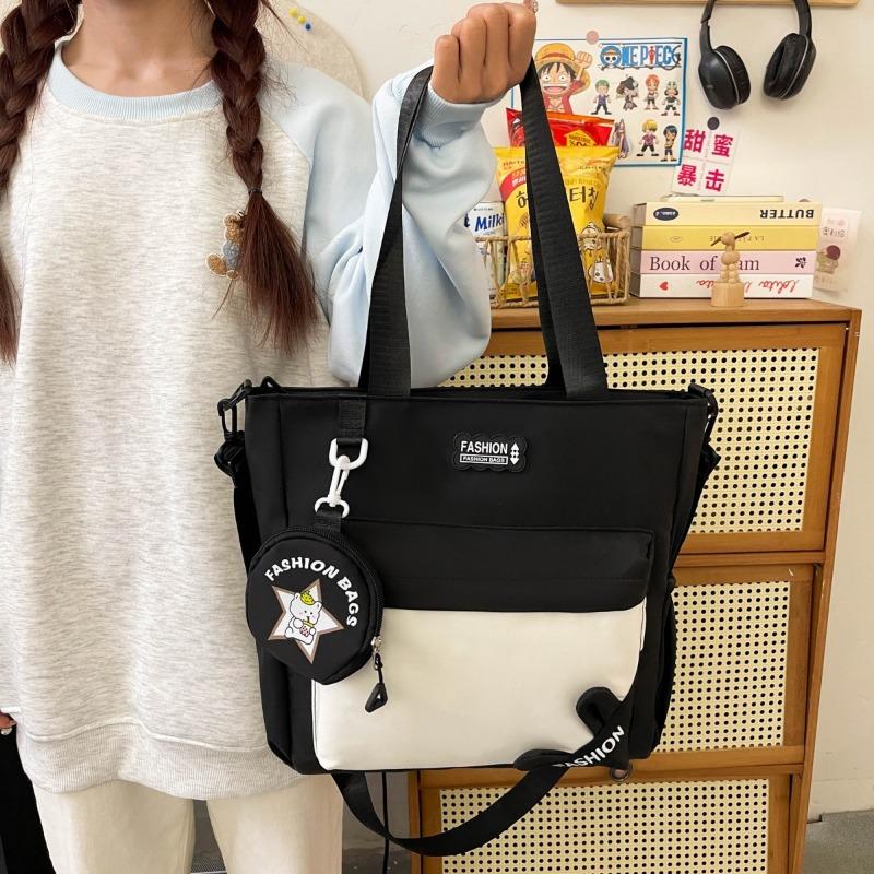 Versatile girl messenger bag women's new small fresh junior high school class commuter bag large capacity shoulder bag large capacity