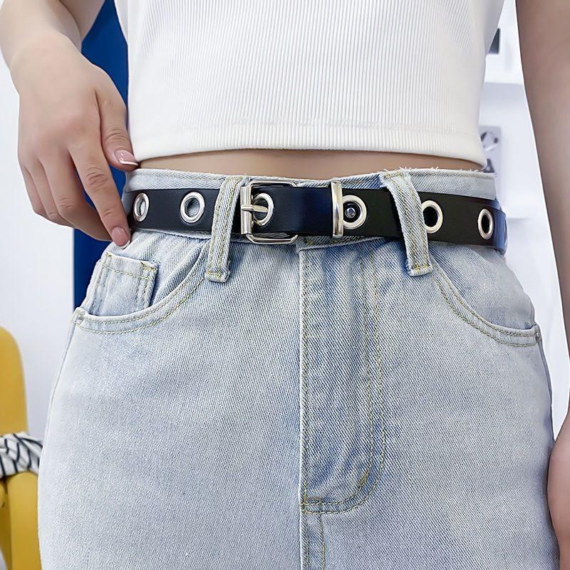 Стильные черные женские корейские винтажные джинсовые комбинезоны с дырками и декоративным поясом, летние StyleQ