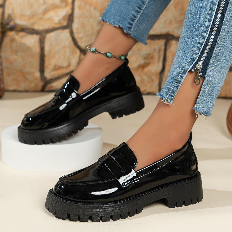 Chunky-Soled Round Toe Block Heel British Style Women's Leather Shoes - 2024 Autumn/Winter Retro Slip-On Collection.