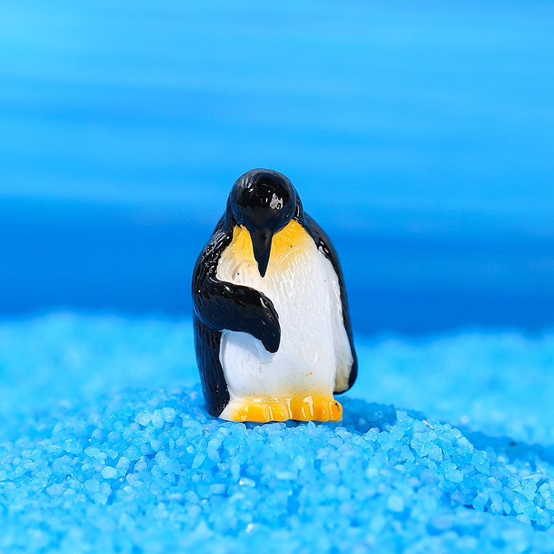 Penguin Series Ice Hockey Micro-landscape Resin Ornaments for Fish Tanks