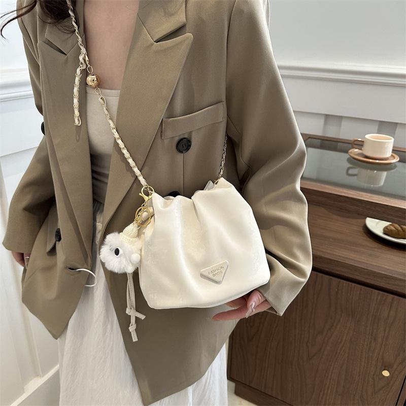 Spring Casual Chain Crossbody Bag Popular Retro Bag New Style Fashionable Casual Bucket Bag Women's Bag