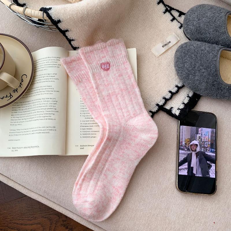 Autumn and Winter Simple Embroidered Soft and Glutinous Wool Solid Color Retro Lace Pile Socks Thick and Warm Mid-calf Socks for Women