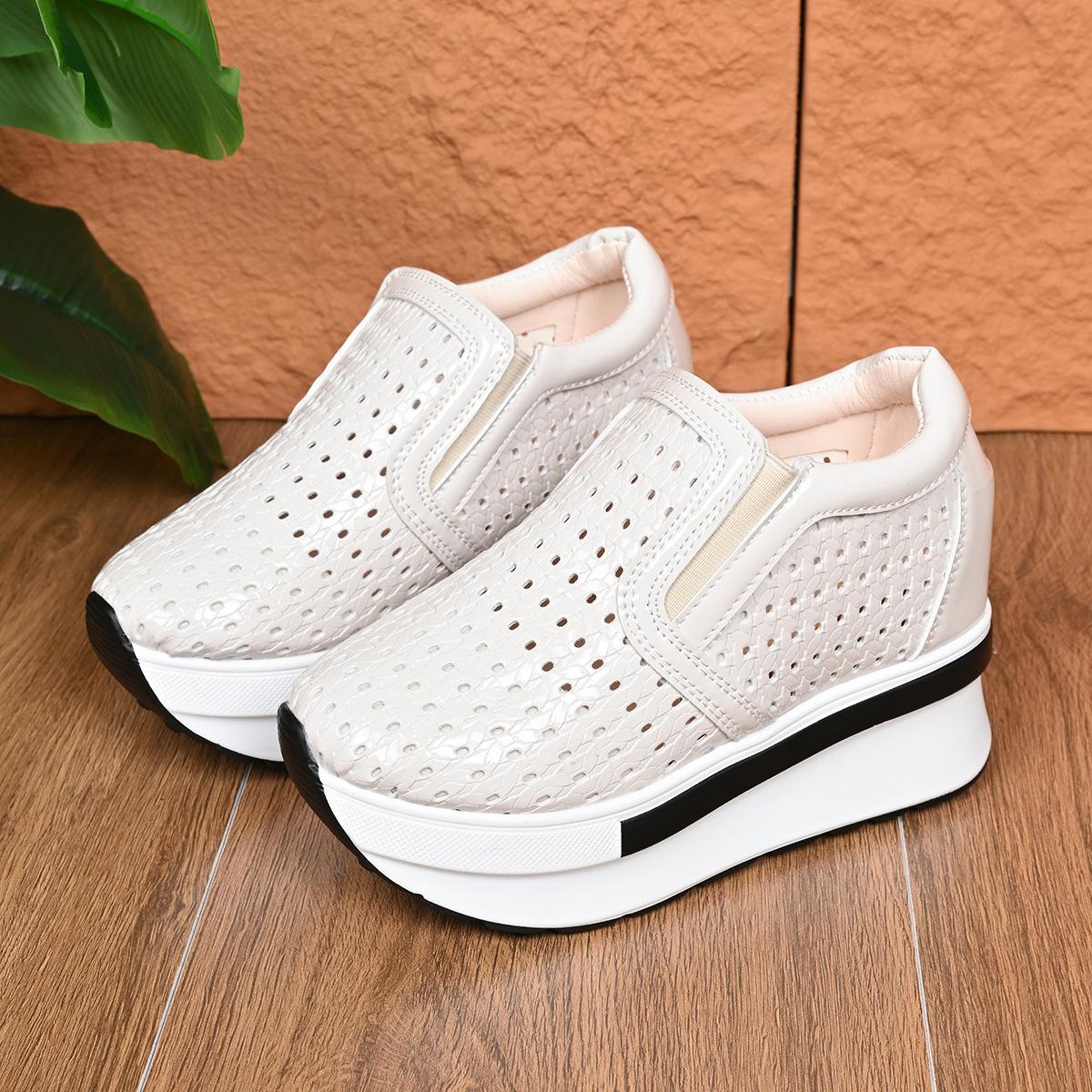 

Мода Новые Вулканизированные Туфли с Вырезами Женские 2025 Весна Осень Однотонные Увеличение Роста Женская Обувь Повседневные Слипоны Кроссовки на Платформе 35 белый