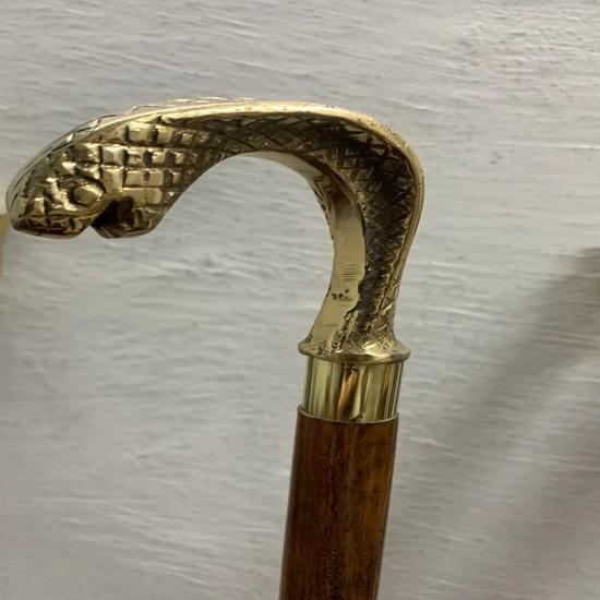 Lott på 10 Vintage Look Spaserstokk i tre Messing Ulik type Messing Håndtak Knott Gaveelement Nyttig trestokk for unisex