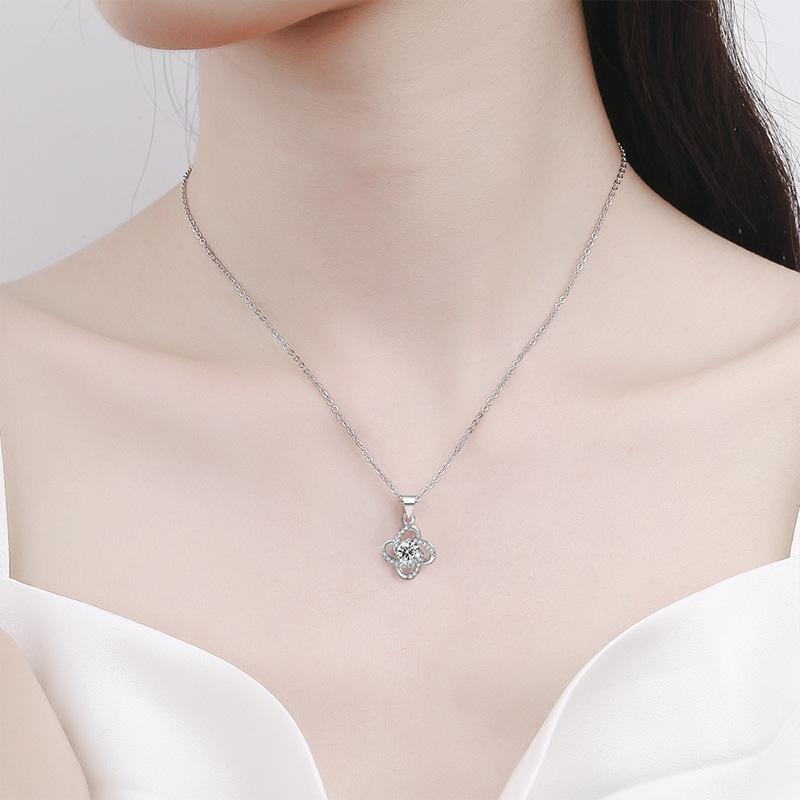 Four-leaf Clover Earrings Zircon-encrusted Rotating Lucky Clover Earrings Necklace and Ring Set