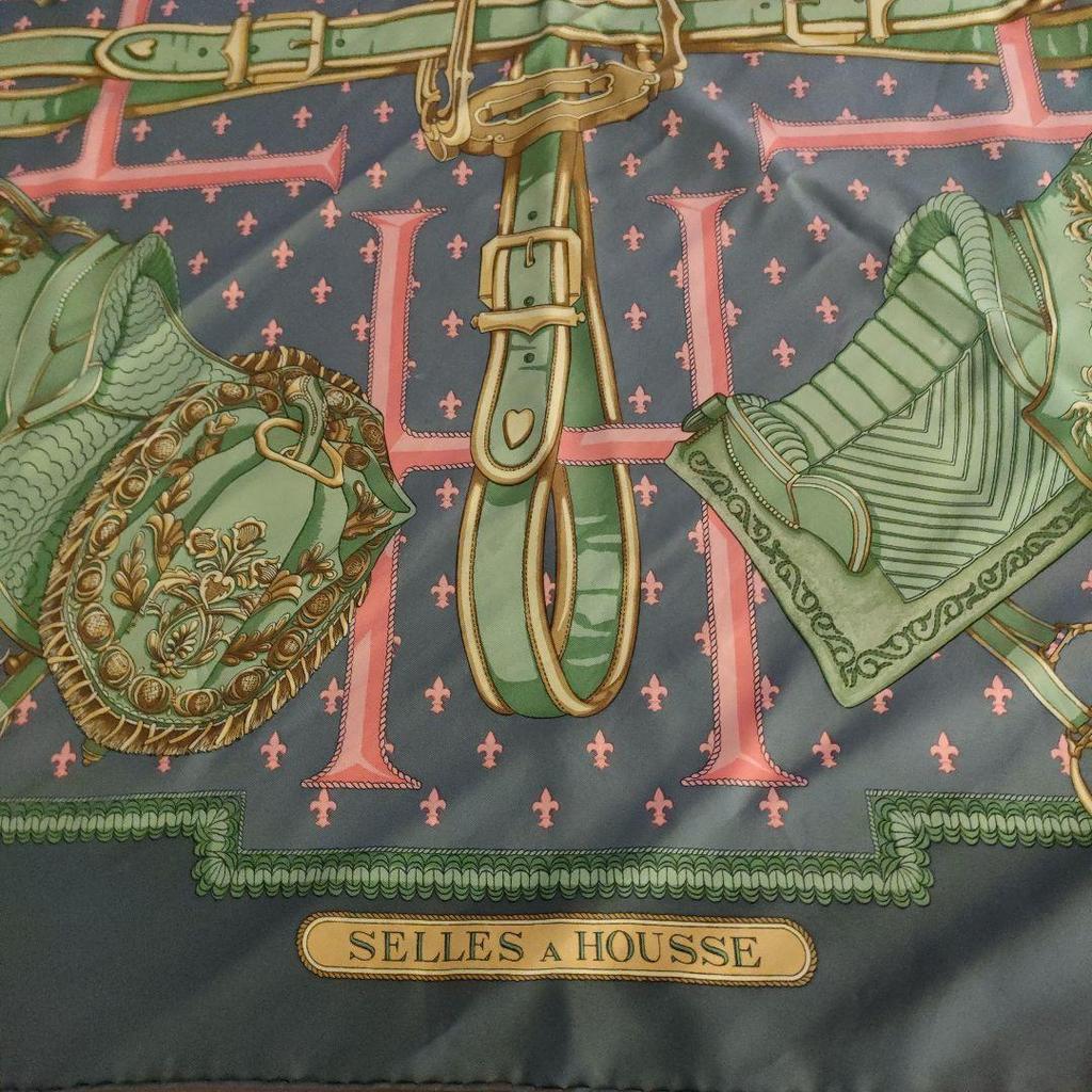 Used HERMES Herms Carr 90 Sitting on the Cover Silk Large Scarf