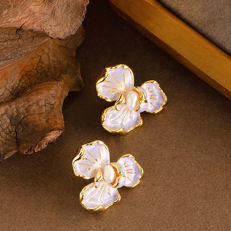 French fashion elegant small fragrance enamel dripping oil flower pearl stud earrings light luxury temperament high-end earrings