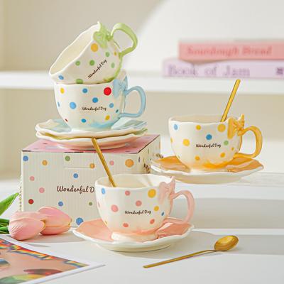 Britische Leichte Luxus Keramik Kaffeetasse für Zuhause Nachmittagstee Tasse Europäischer Stil Kleine Goldrand Kaffeetasse Untertasse Set für Mädchen Geschenk