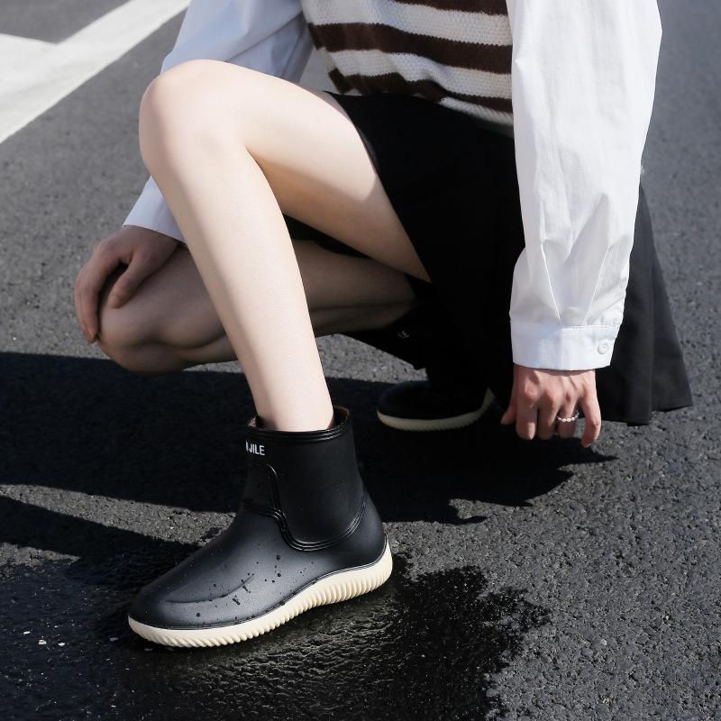New rain shoes women's fashion models wear water shoes outside work adult warm women's rubber shoes overshoes short rain boots