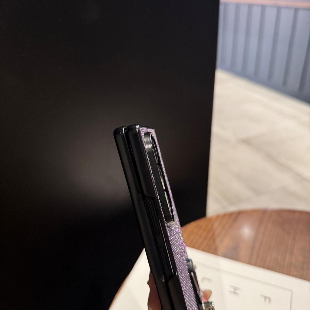 Funda con cordón de cuero brillante para Z Flip7: A Prueba de Caídas, Moderno y Protector