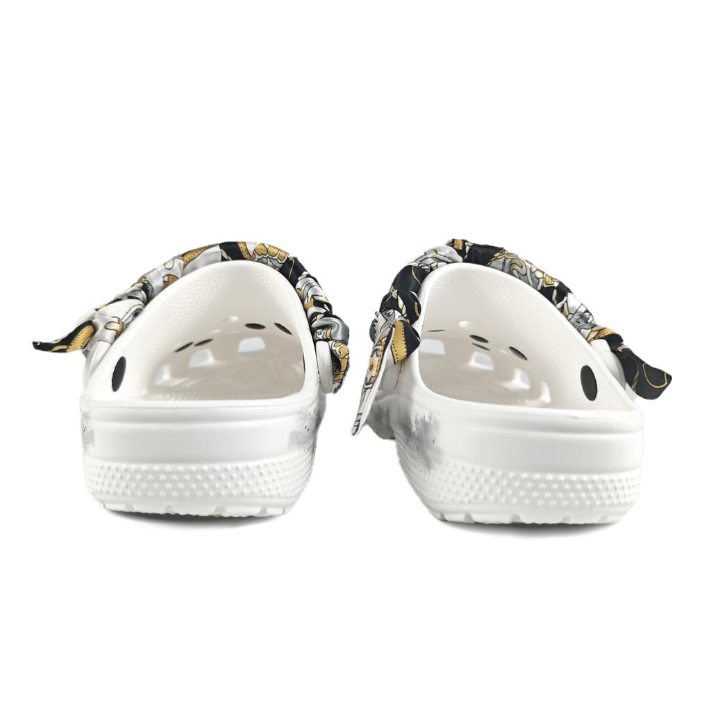 Crocs Classic Clog EVA Graffiti Smile Clogs Decorative Buckle Hand-Painted Graffiti Casual Fashion Versatile Hole Shoes Unisex White