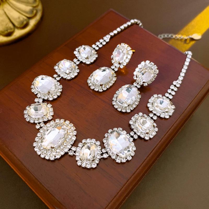 Set Colier și Cercei Geometrice cu Diamante Zirconiu - Bijuterii Elegante de Lux Ușor
