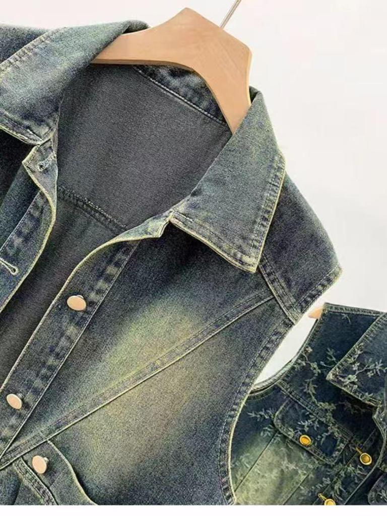 2025 Versatile Retro Denim Sleeveless Vest with Pockets