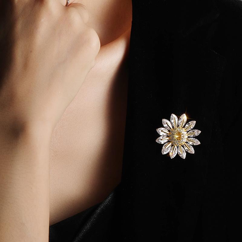 Exquisite Sunflower Brooch - Women's Fashion Niche Pin & Gift Corsage