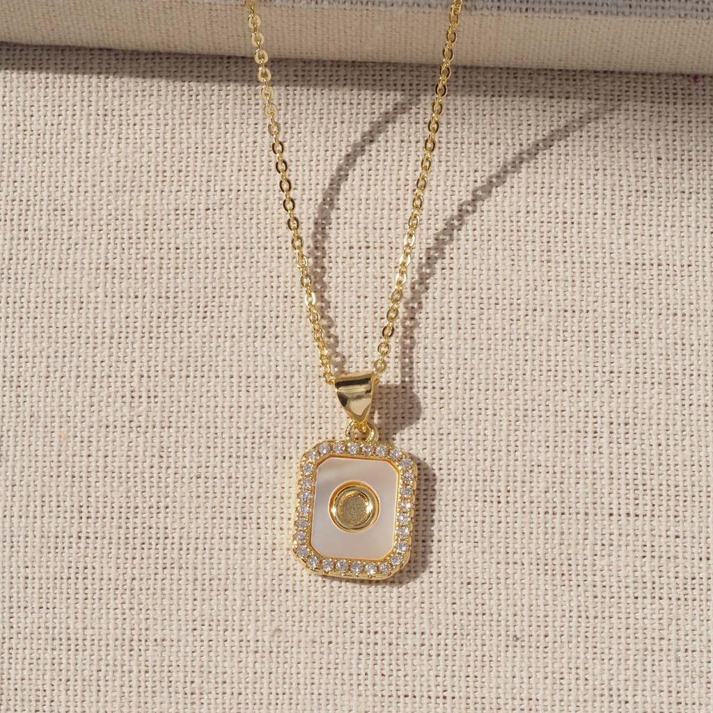 Gold-Plated Copper Shell 26 English Letters Pendant Necklace for Women - Niche Fashion Jewelry