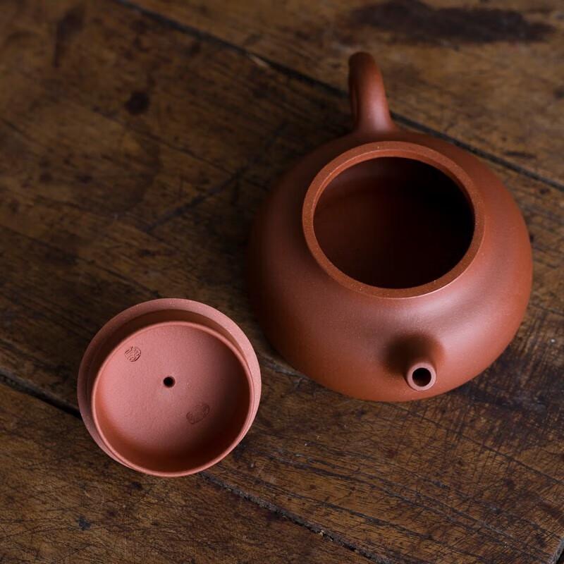 Lu Liangming 'Hand in Hand' Zisha Teapot, 200ML