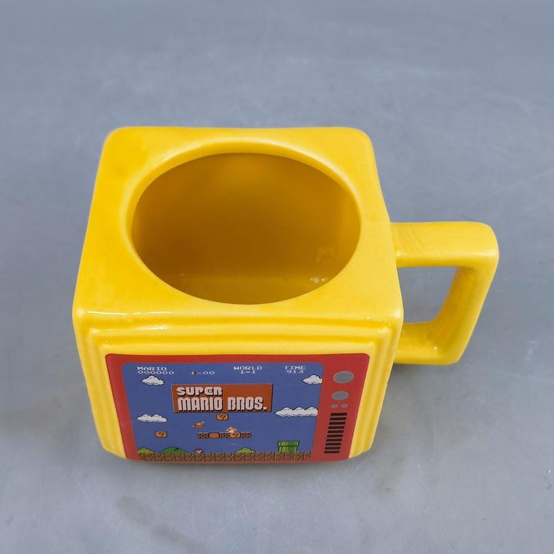

Вінтажна керамічна кружка для телевізора, ретро, ​​супер Мері, квадратна, для домашнього використання, кумедна чашка для води 401-500ml
