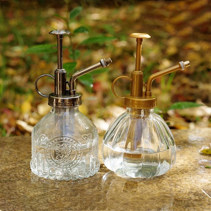 Retro Glas Luftdruck-Gießkanne Geprägte Glas-Sprühflasche Gartenarbeit Spezial Haushaltssprinkler Gießflasche