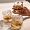 Luxusní sklenice na víno Sklenice na whisky Rotační sklenice Vynikající průhledná sklenice Bar Personalizovaná sklenice na víno Vánoční dárek