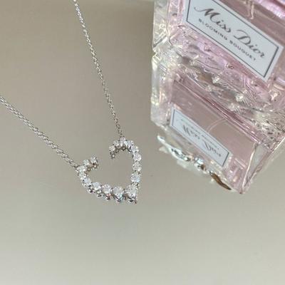 Simple Hollow Heart-shaped Chain Love Diamond Pendant Collarbone Necklace Light Luxury Gift for Women