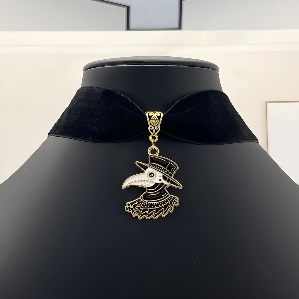Gothic Winged Skull Heart Pendant Velvet Choker Necklace