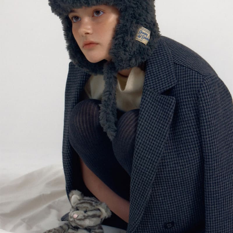 DANCING GRANDMA FUR TROOPER : GRAY