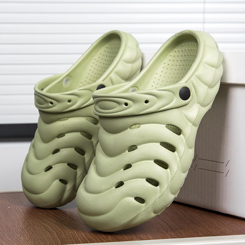 Mens Clogs Sandal Shoes In Summertime Breathable Ultra-Light Eva Hole Shoes Stylish Plush Comfort Outside Beach Footwear Soft-Soled Slide Shoes