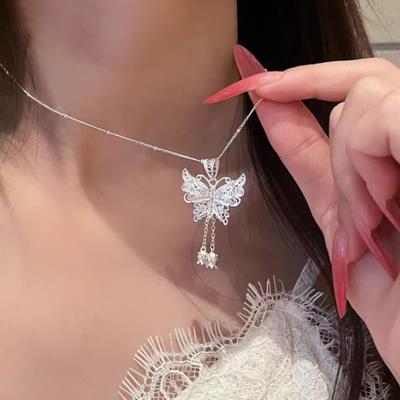 Collana con Nappa Fiore di Nascita Farfalla per Donna Farfalla Argentata con Ciondolo Floreale