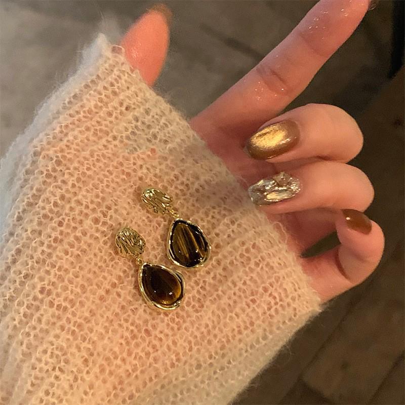 Amber-Colored French-Inspired Minimalist Retro Stud Earrings