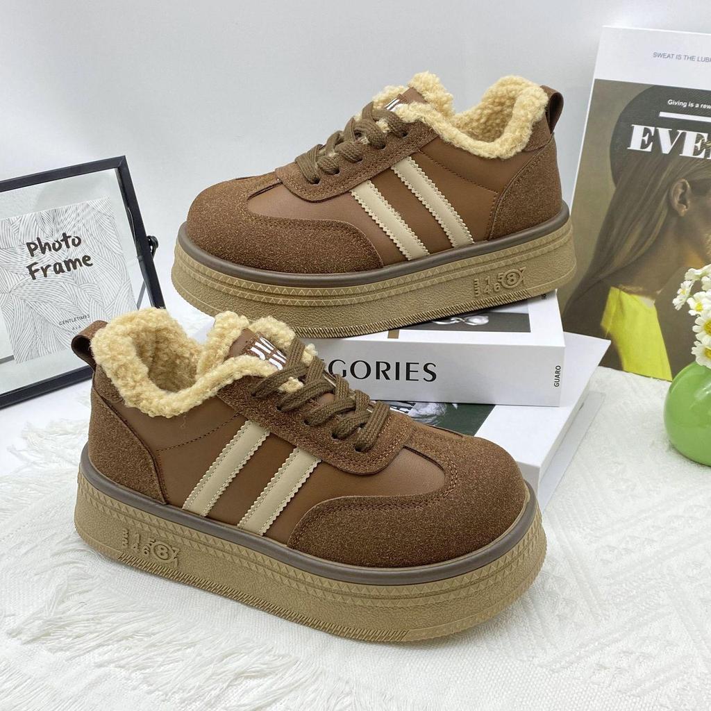 Velvet Sponge Cake Women's Retro Shoes - Super Soft, Thick Sole, Lightweight Autumn/Winter Fashion for Men.